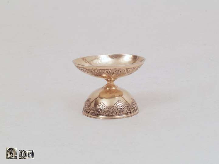 A Reversable Egg Cup with beautiful floral Régence Décor, Silver-Gilt